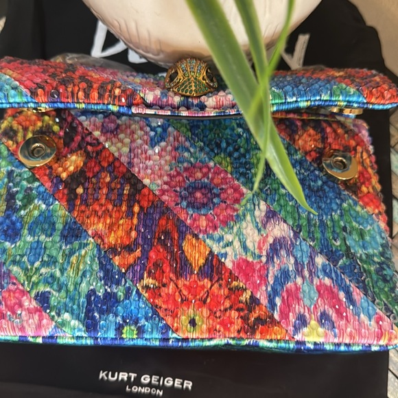 Kurt Geiger London Mini Kensington Crystal Shoulder Bag
Kurt Geiger London - Picture 17 of 17
